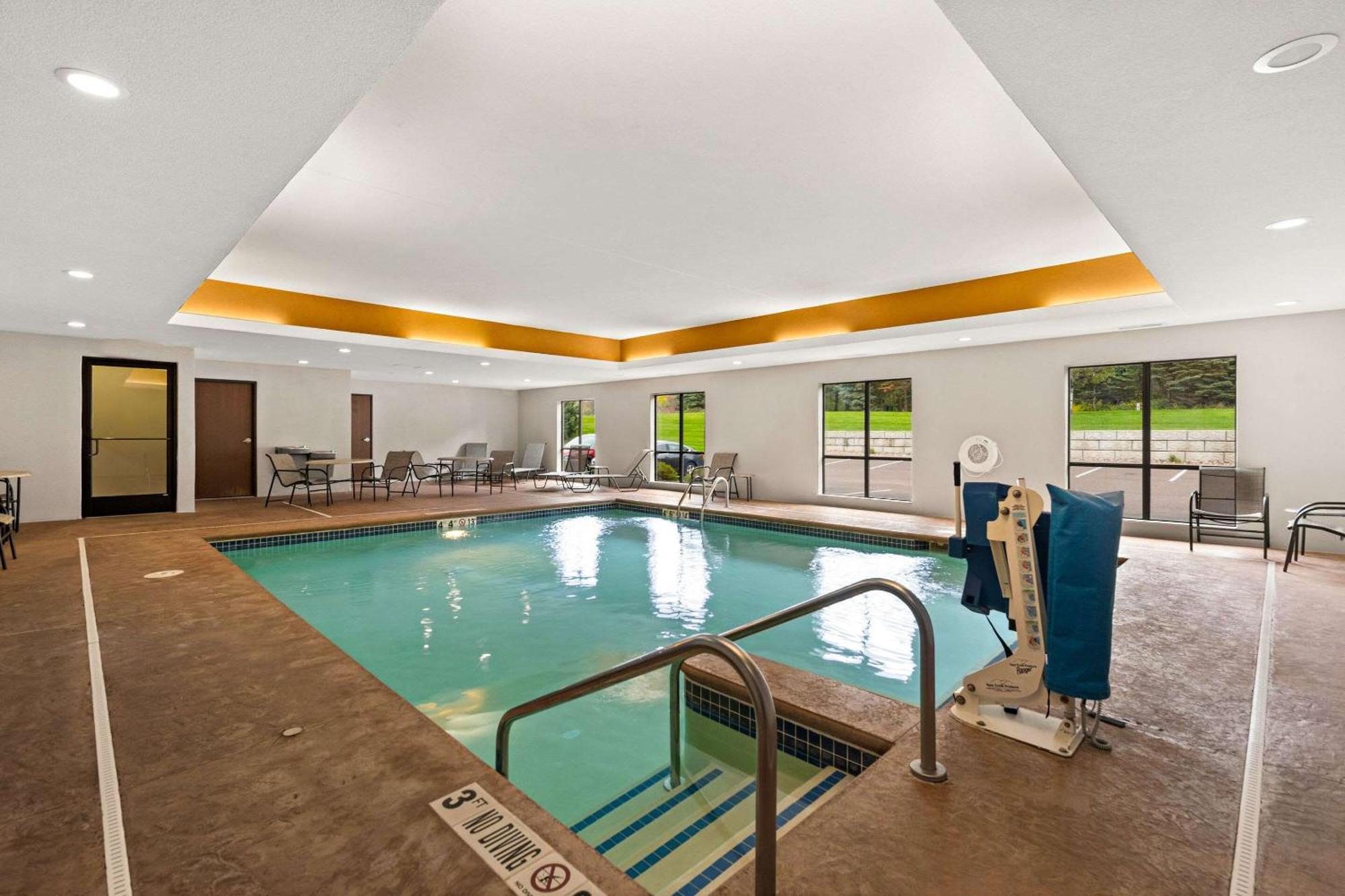 Comfort Suites Hudson I-94 Exteriör bild