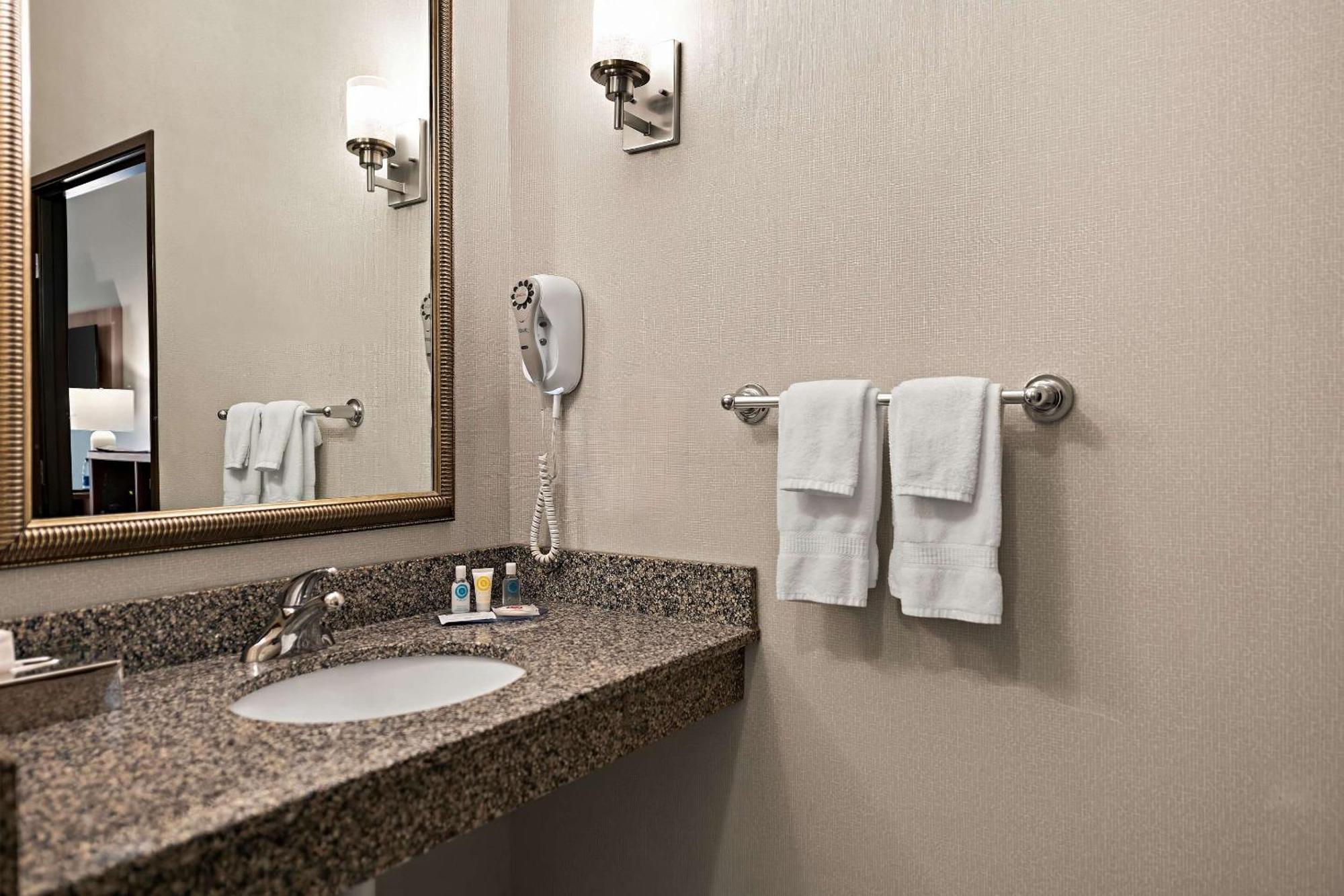 Comfort Suites Hudson I-94 Exteriör bild